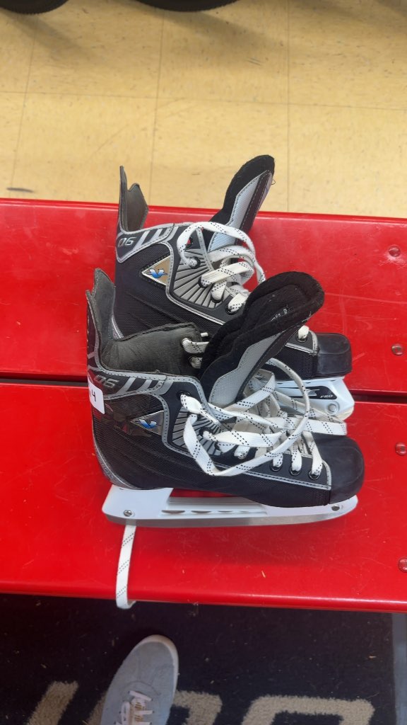 CCM Hockey Skates Vector 06 Used Size 4