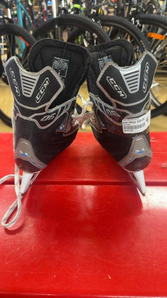 CCM Hockey Skates Vector 06 Used Size 4