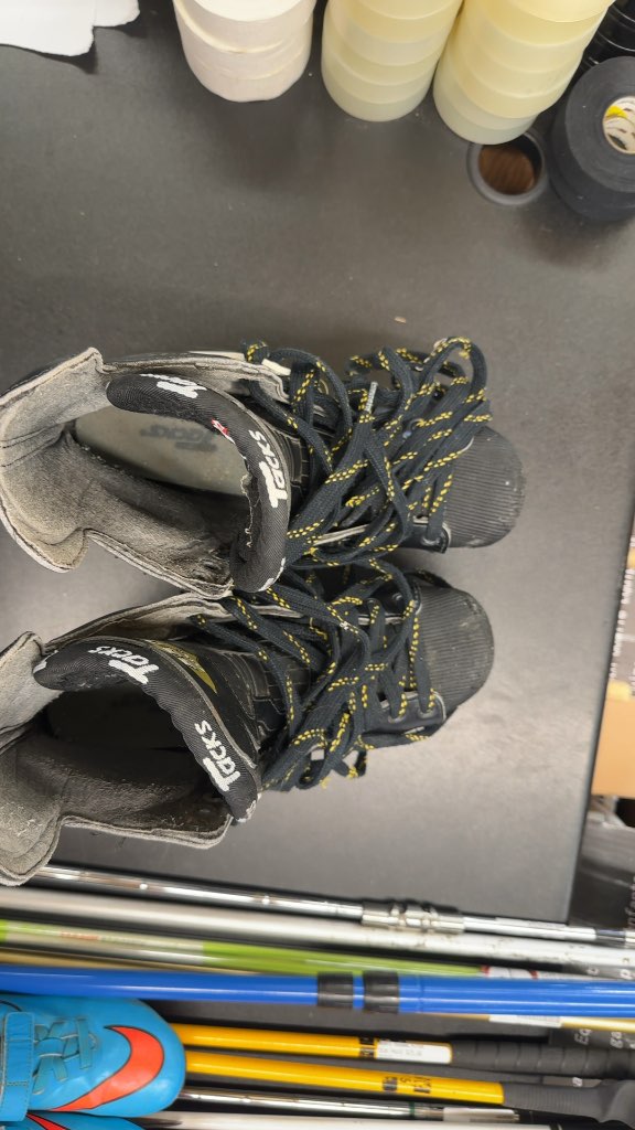 CCM Ice Hockey Skates 550 Tacks Used Size 10