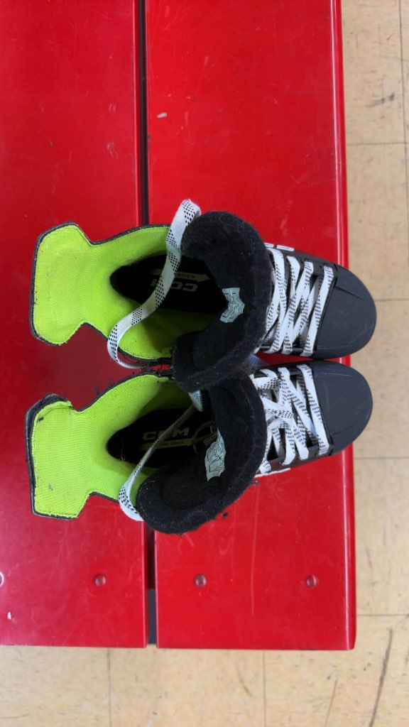 CCM Ice Hockey Skates Ribcor Rib XT3 Used Size 4