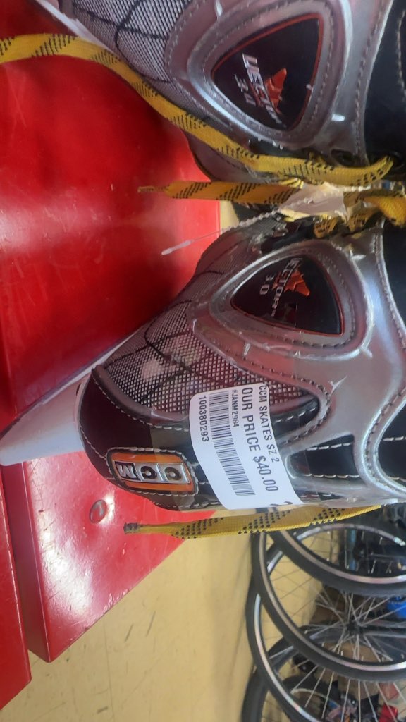 CCM Ice Hockey Skates Vector 3.0 Used Size 2