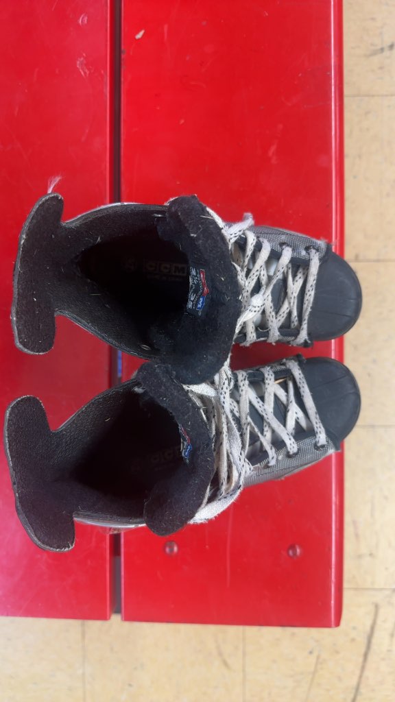 CCM Ice Hockey Skates Vector 3.0 Used Size 2.5