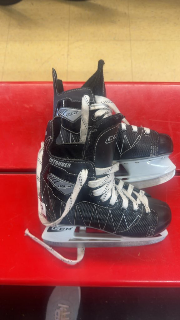 CCM Intruder Ice Hockey Skates Used Size 2