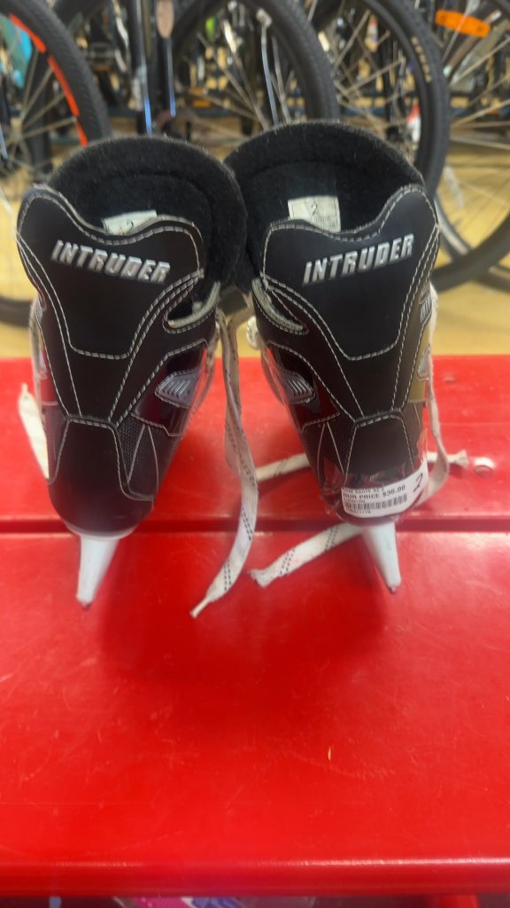 CCM Intruder Ice Hockey Skates Used Size 2