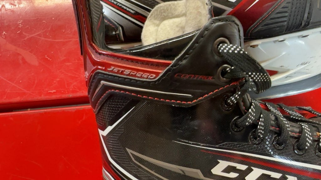 CCM JetSpeed Control Hockey Skates - Size 8 in very good shape
