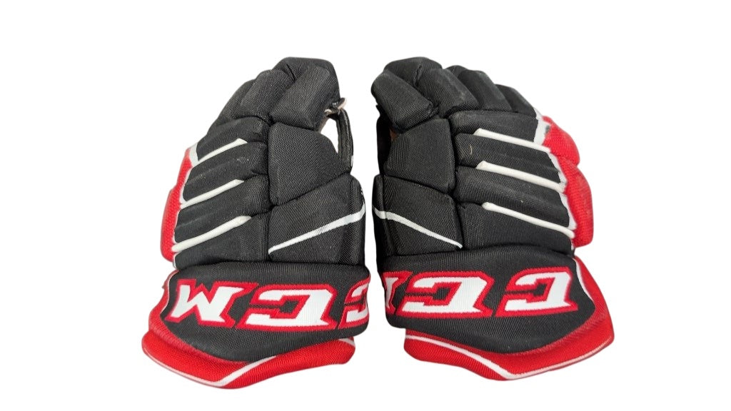 CCM Jetspeed FT370 Hockey Gloves Red/Black Used
Small hole in one palm