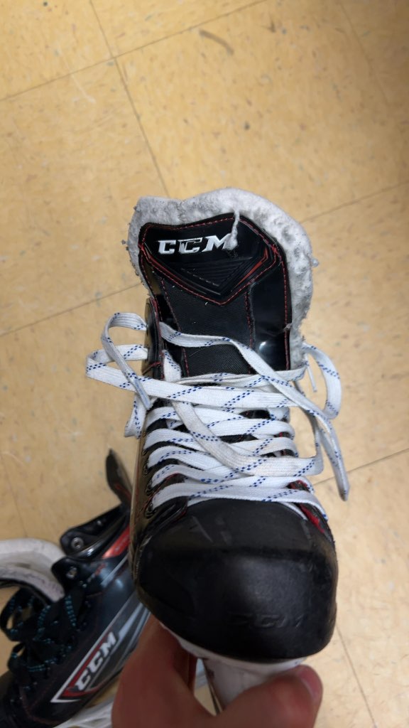 CCM JetSpeed FT470 Ice Hockey Skates Size 6