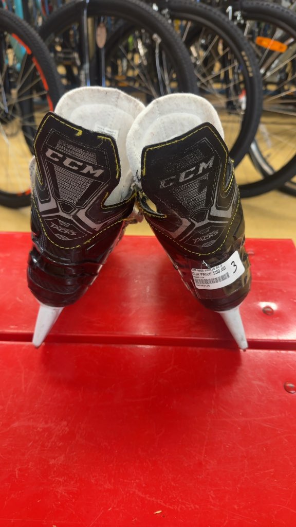 CCM Super Tacks 9350 Hockey Skates Used Size 3