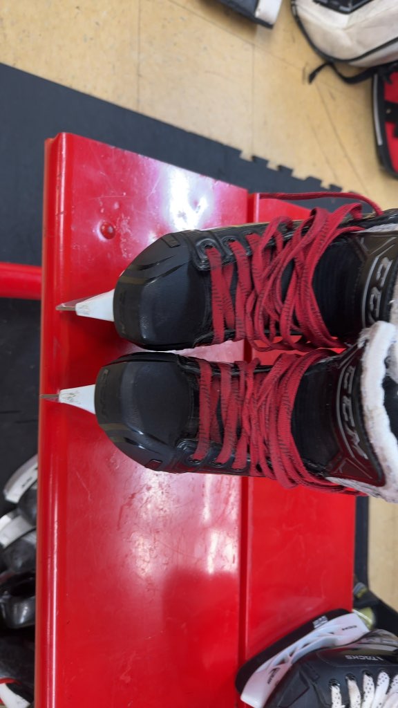 CCM Super Tacks 9370 Goalie Skates - Size 3.5
