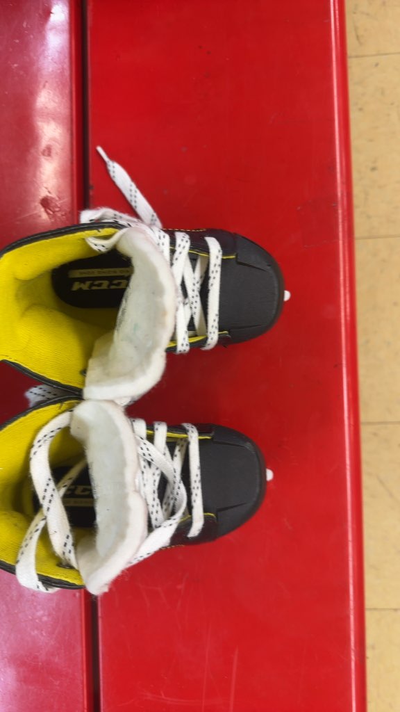CCM Super Tacks Vector Premier Youth Hockey Skates Size 8Y