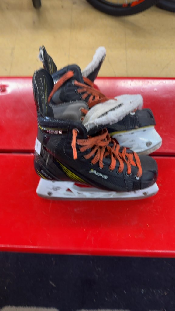 CCM Tacks 4052 Hockey Skates Used Size 4