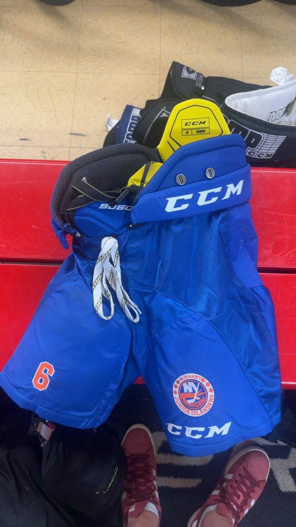 CCM Tacks 9060 Hockey Pants Burnaby Junior Islanders Used Junior Medium