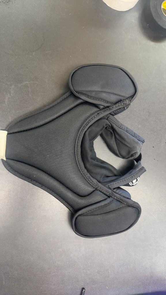 CCM TC-500 SR Goalie Neck Guard Black M/L/XL