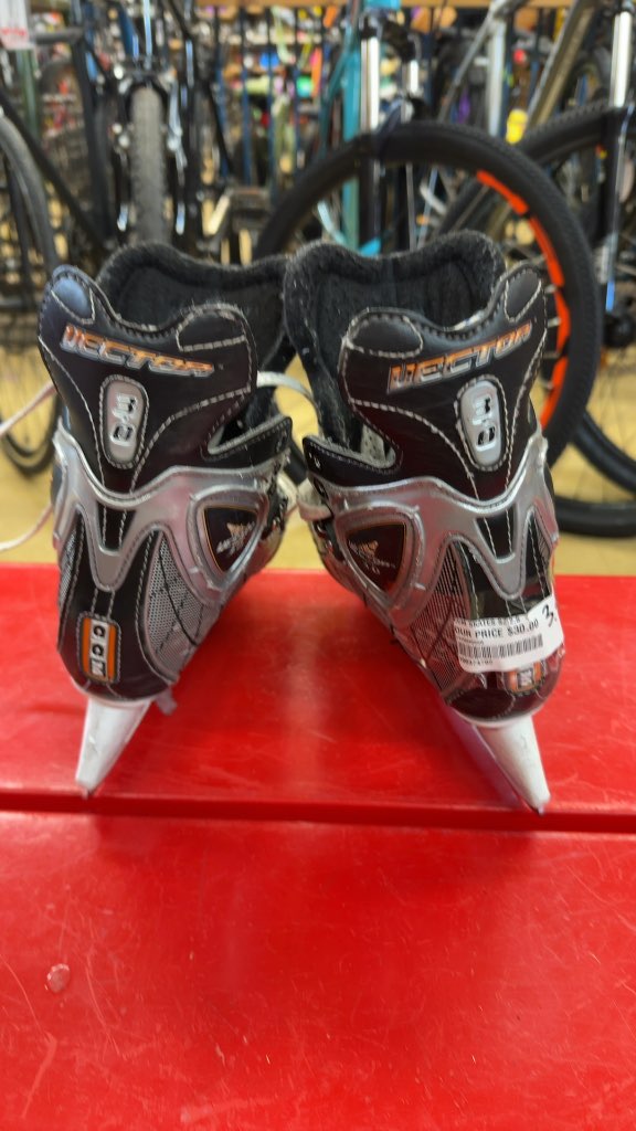 CCM Vector 3.0 Hockey Skates Used Size 2.5