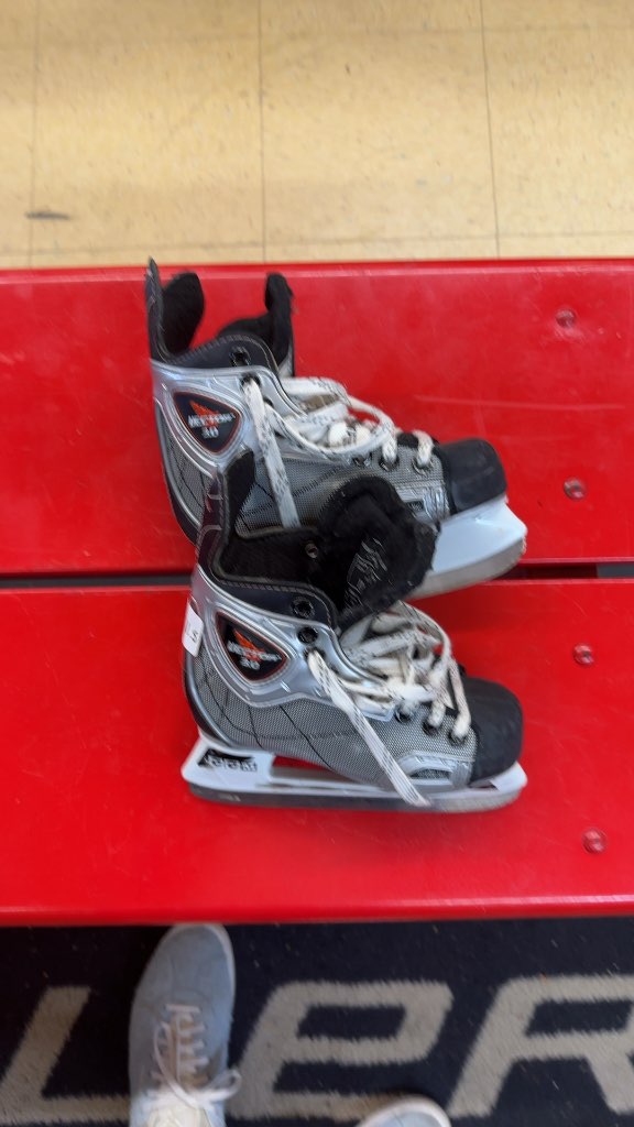 CCM Vector 3.0 Youth Ice Hockey Skates Used Size 11.5Y