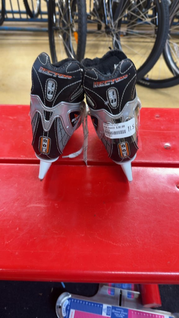 CCM Vector 3.0 Youth Ice Hockey Skates Used Size 11.5Y