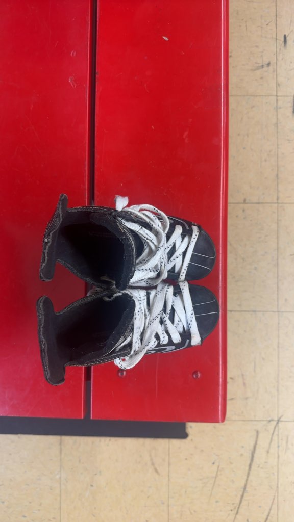 CCM Vector 4.0 Youth Hockey Skates Used Size 13.5Y