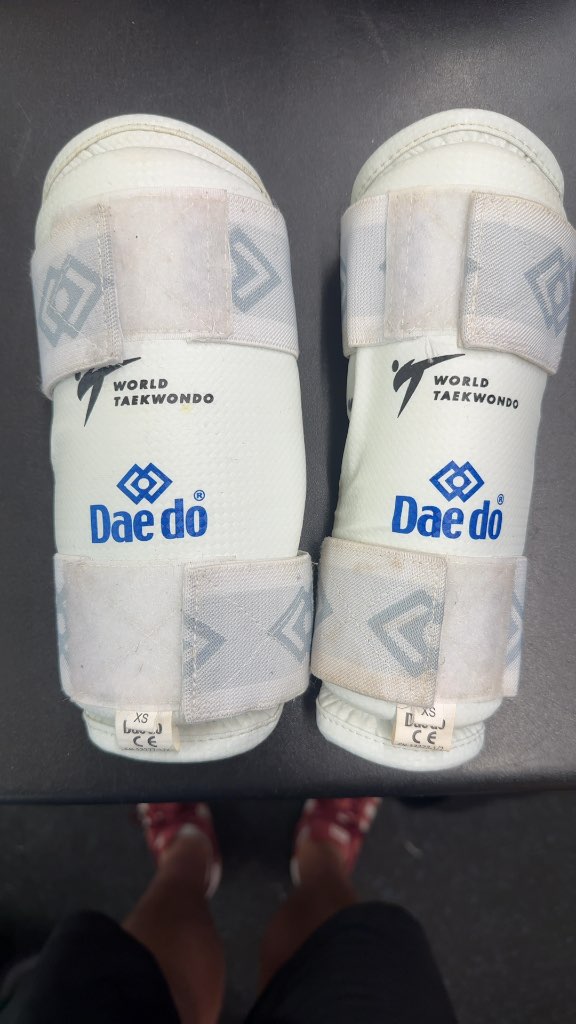 Dae do World Taekwondo Forearm Guards White Used XS