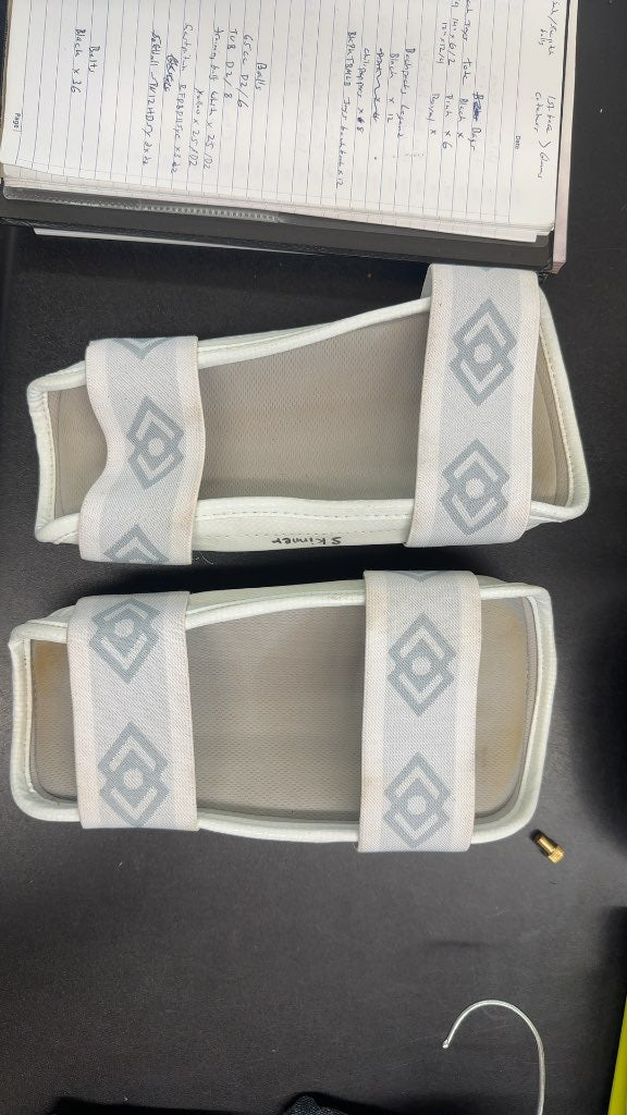 Dae do World Taekwondo Shin Guards White Used XS