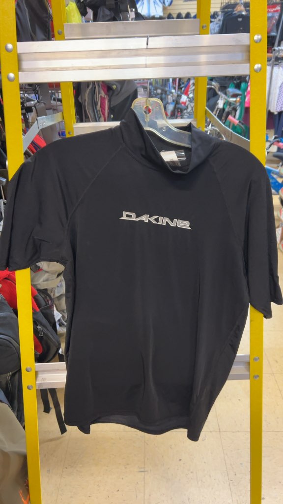 Dakine Short Sleeve Rash Guard Black Good Condition