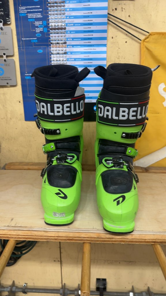Dalbello Krypton 130 Ski Boots Lime Green Used Size 26.5