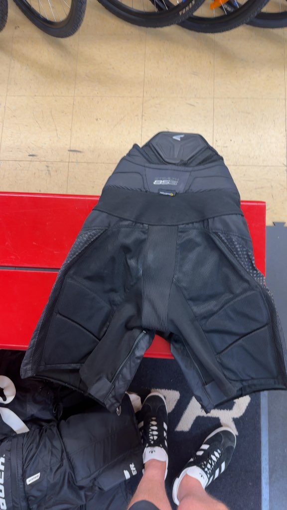 Easton Hockey Pants Stealth RS Senior Medium Used