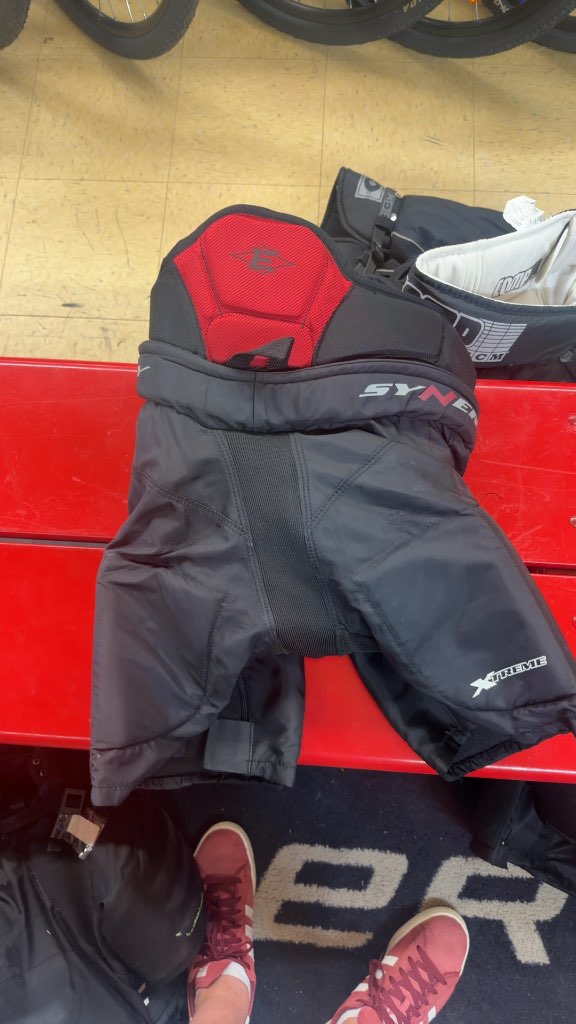 Easton Hockey Pants Synergy Xtreme Used Junior Medium