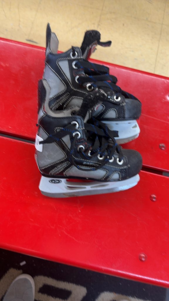 Easton Stealth X-Treme Youth Ice Hockey Skates Used Size 11Y