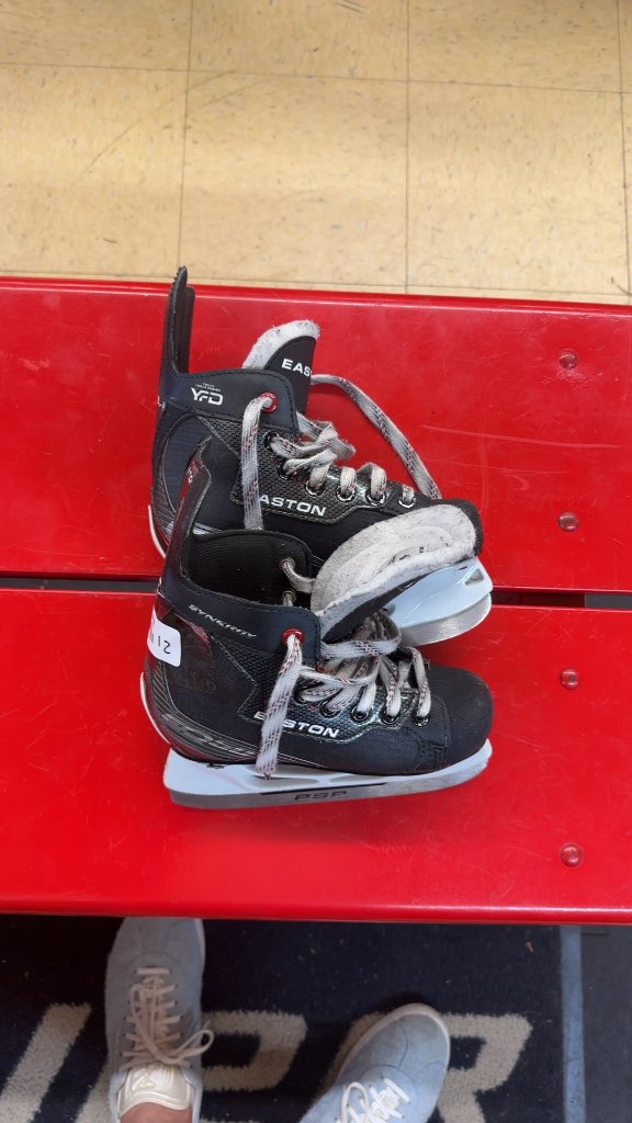 Easton Synergy EQ50 Youth Hockey Skates - Used - Size 12Y