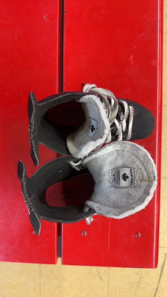 Easton Synergy EQ50 Youth Hockey Skates - Used - Size 12Y