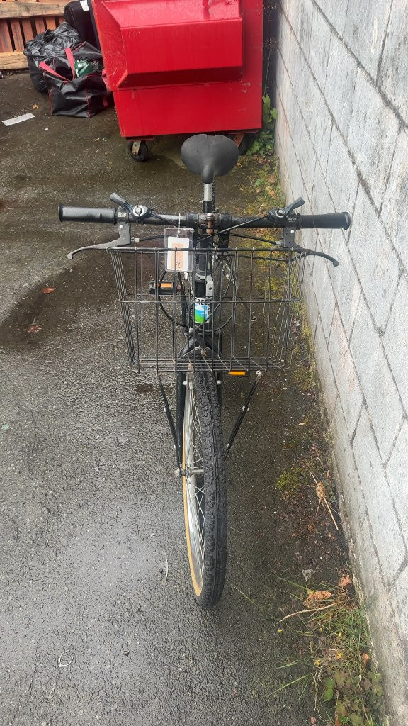 Free Spirit Mountain Bike 18 Speed Black Used 26"
