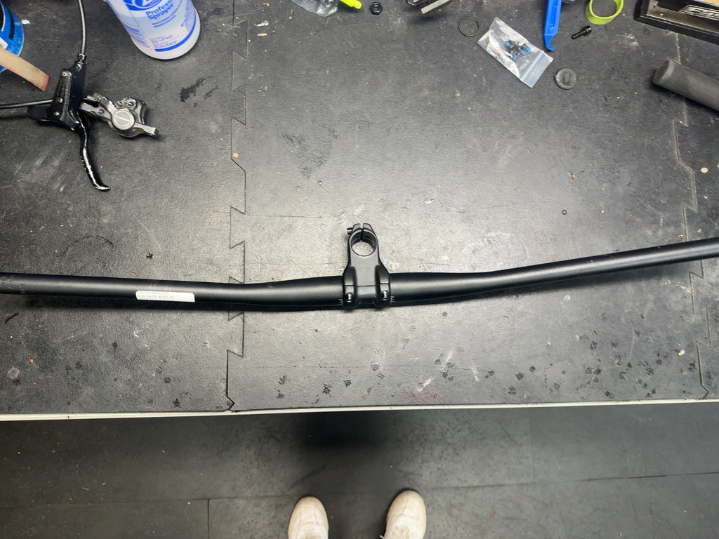 Generic Mountain Bike Handlebar and Stem Combo - 35mm Clamp