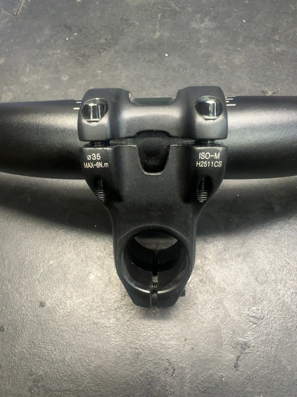 Generic Mountain Bike Handlebar and Stem Combo - 35mm Clamp