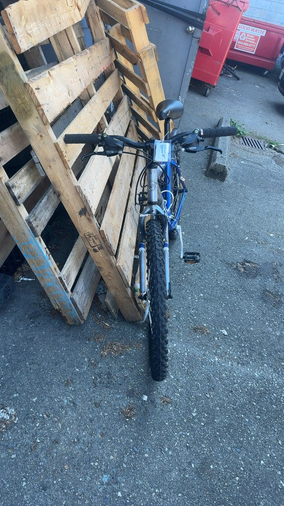 Giant Boulder 26" Mountain Bike