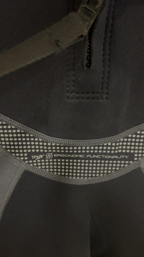 Gill Junior Shorty Wetsuit Black/Grey/Red Good Condition JR