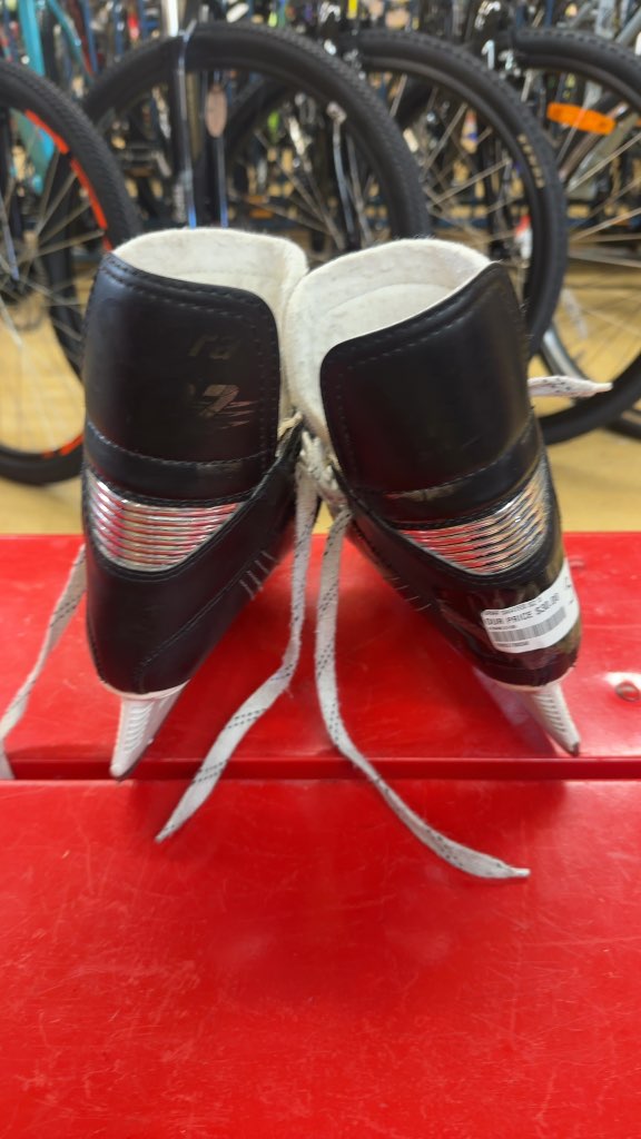 Graf Supra 502 Hockey Skates Used Size 3