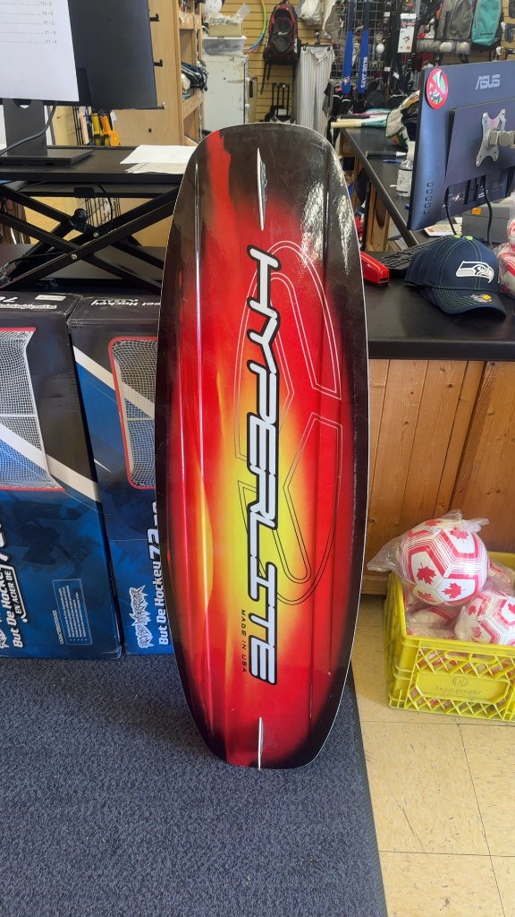 Hyperlite Free 137 Wakeboard with Bindings - Used - 137cm