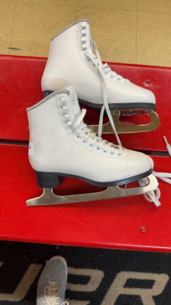 Jackson Figure Skates Cameo CS1350 White Used Size 6