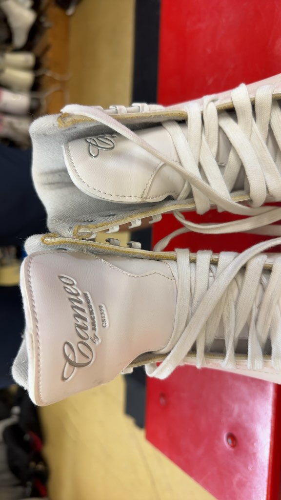 Jackson Figure Skates Cameo CS1350 White Used Size 6