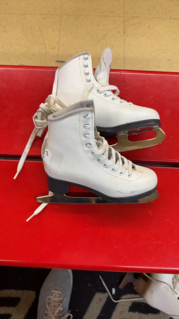 Jackson Glacier 350 Figure Skates White Used Size 2