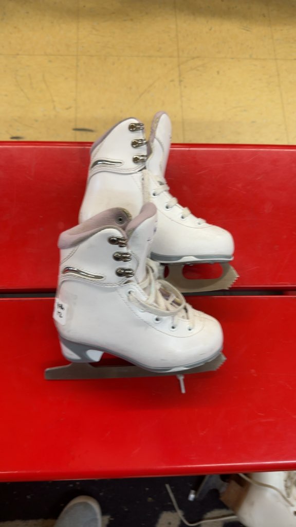 Jackson  Youth Figure Skates White Size 12Y Used