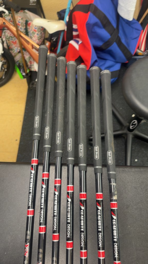 King Cobra S9 Iron Set 4-GW Graphite
(Missing a 5 iron)