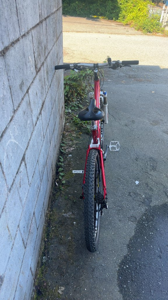Kona Hei Hei 26" Mountain Bike-in good condition