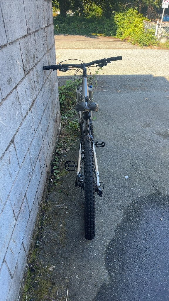 Kona Hei Hei Deluxe 29" Mountain Bike-in very good condition