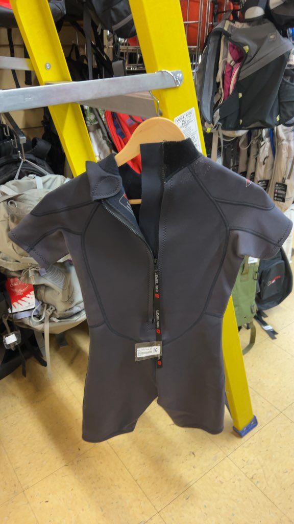 Level Six Youth Shorty Wetsuit Grey/Black Excellent Used Condition Size 16