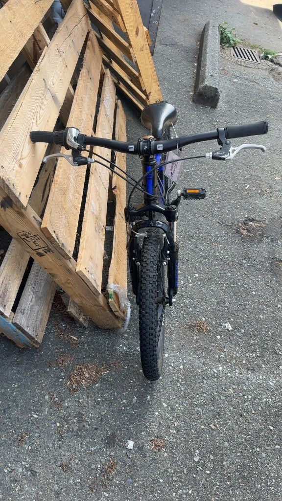 MEC Dash 20" Kids' Mountain Bike