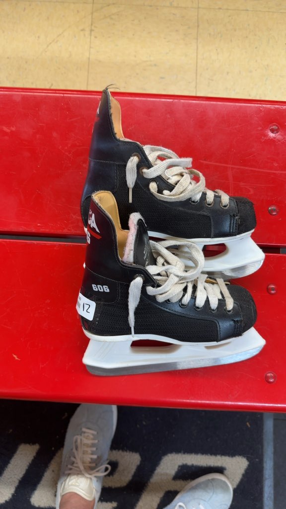 Mega 606 Ice Skates Black Used Size 12