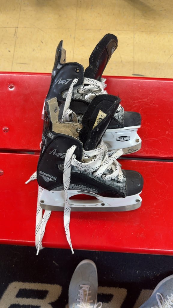 Mission Amp 7 Series Hockey Skates Used Size 3