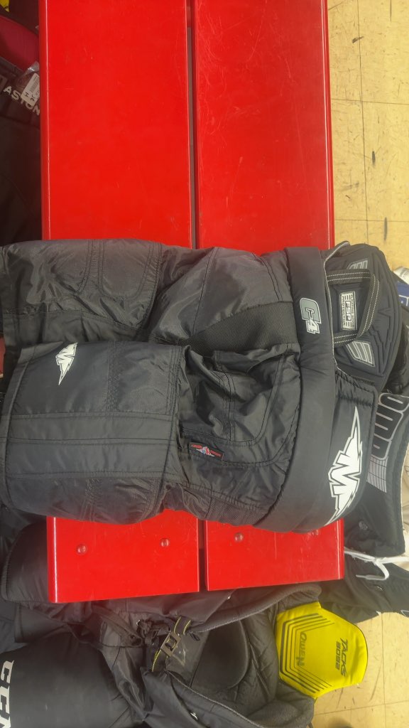 Mission Hockey Pants G4 Junior Black Used Junior Medium