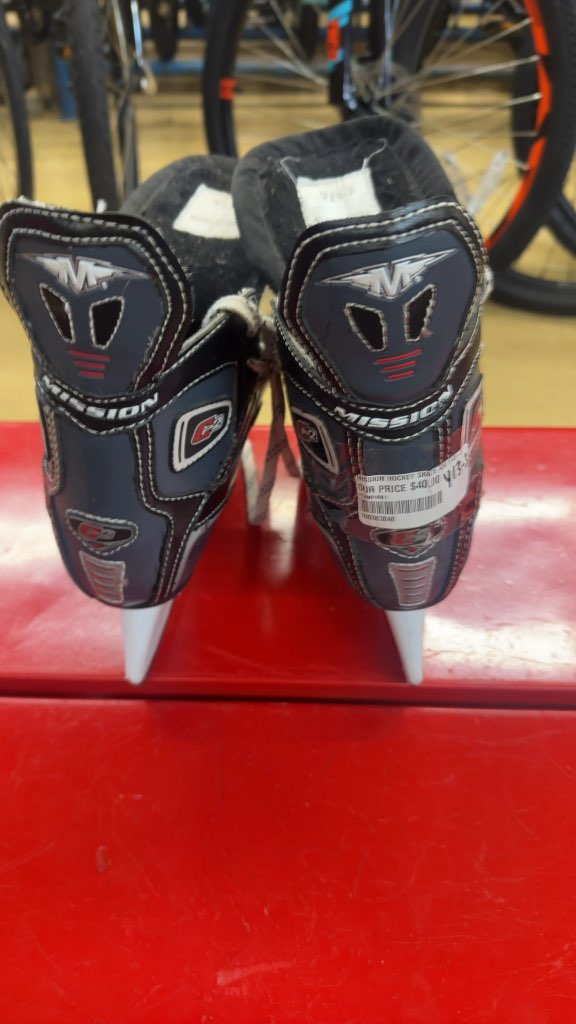 Mission Hockey Skates G2 Adjustable Used Youth Size Y13-3